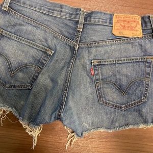 Distressed Levi cut off shorts size 34